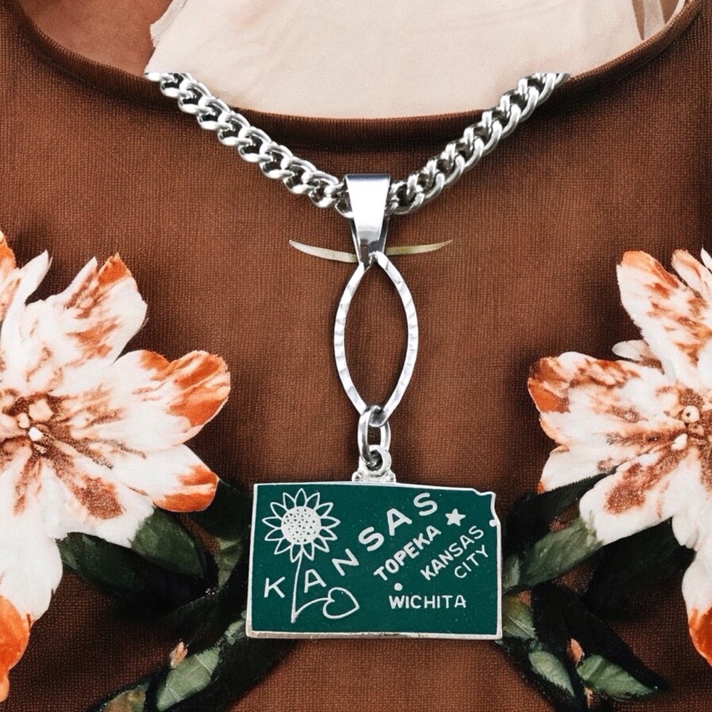 🆕 Kansas Pendant Necklace Vintage Enamel/Stainless Steel